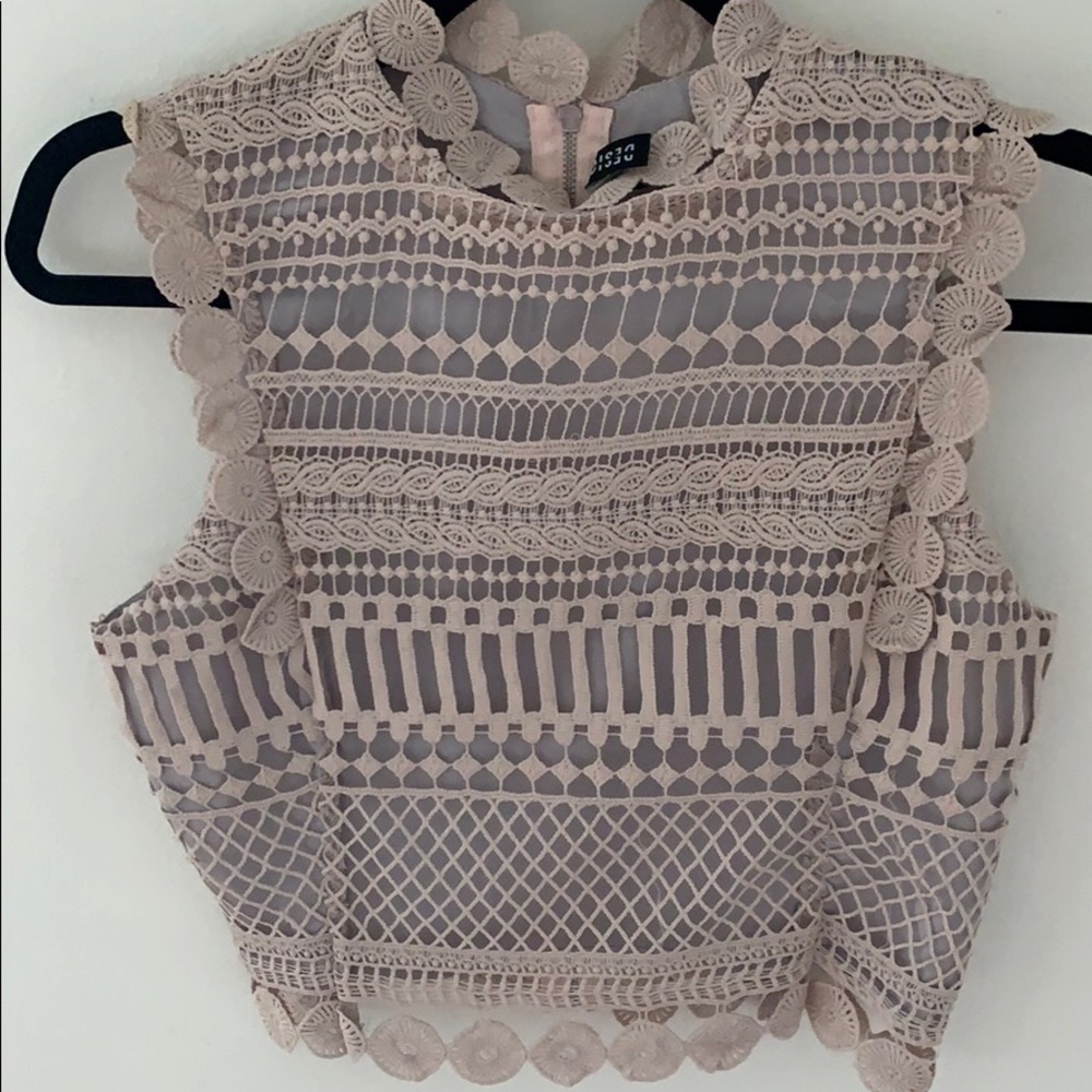 Women’s light pink crop tank top blouse